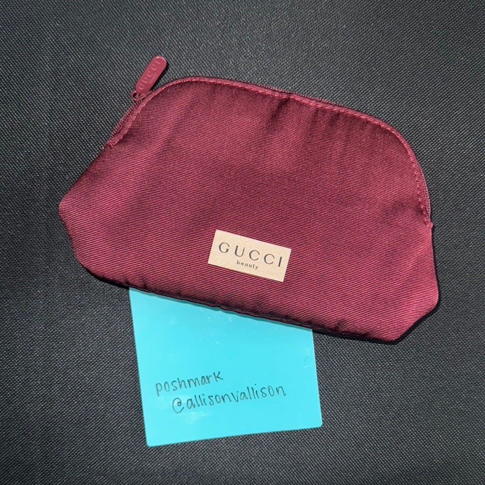 Gucci beauty Deep Red Beauty Pouch GWP